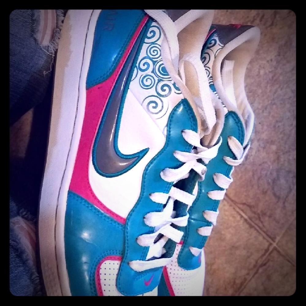 Nike swoosh
